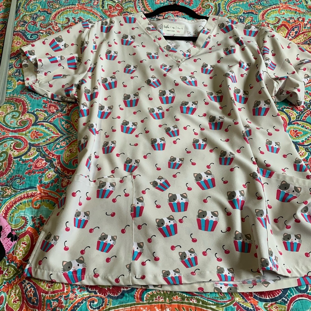 Extra Large XL Cupcake Cat & Cherries Print Scrub Top Gray Grey Cherry